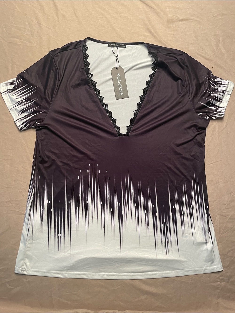 NWT Noracora Women's Black-to-White Ombre V-Neck Short Sleeve Tee